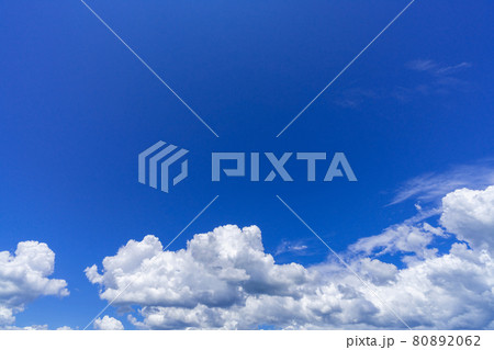 夏の空　青い空・白い雲 80892062
