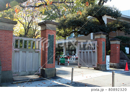 学習院大学の正門 80892320