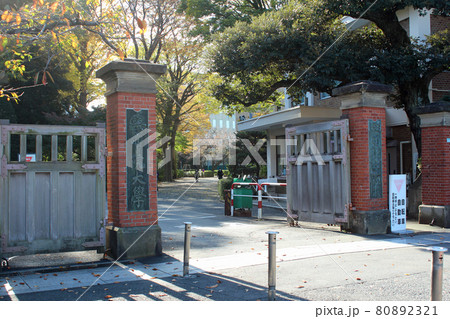 学習院大学の正門 80892321