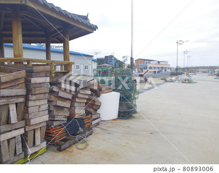 海岸 灯台 晴れ 80893006