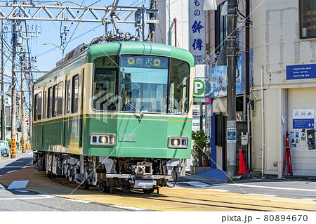 【神奈川県】江ノ島周辺を走る江ノ電 80894670