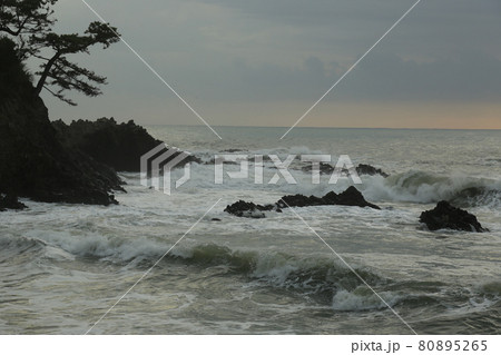 海 波 海岸 80895265