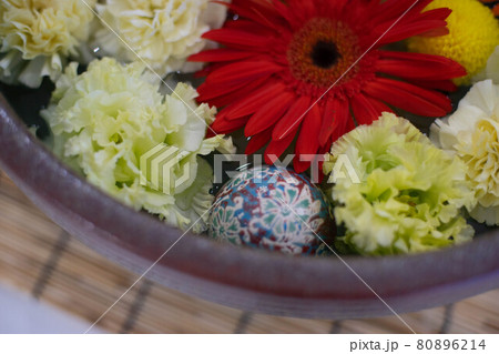 赤の花手水内のせと物 赤の花手水内のせと物 80896214