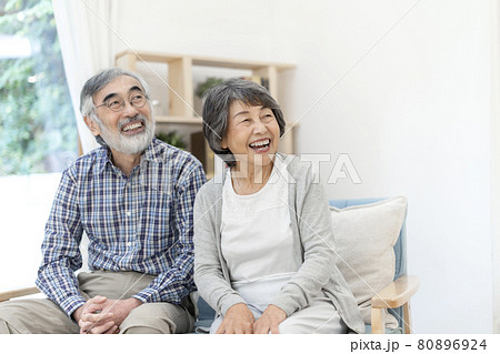 シニア夫婦 80896924