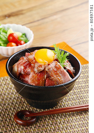 ローストビーフ丼 80897581