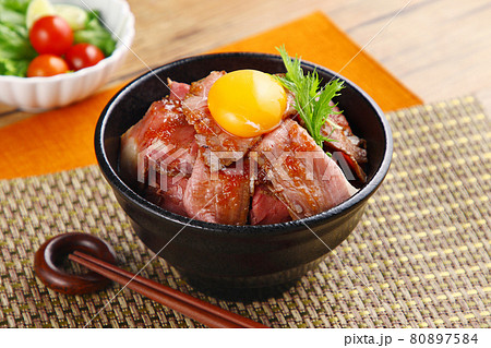 ローストビーフ丼 80897584