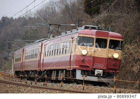 北陸本線を走る急行型電車475系(復活急行色) 北陸本線を走る急行型電車475系(復活急行色) 80899347