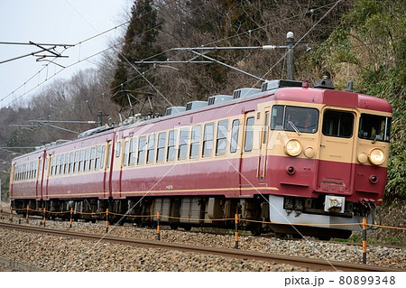 北陸本線を走る急行型電車475系(復活急行色) 北陸本線を走る急行型電車475系(復活急行色) 80899348