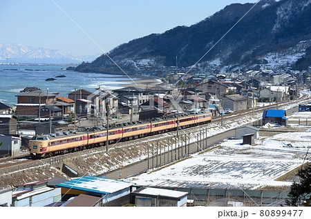 北陸本線を走る特急北越号485系 80899477