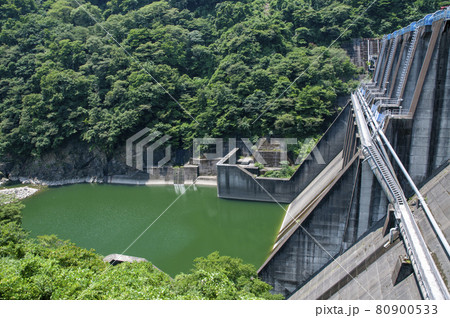 津久井湖(神奈川県相模原市)の風景 津久井湖(神奈川県相模原市)の風景 80900533