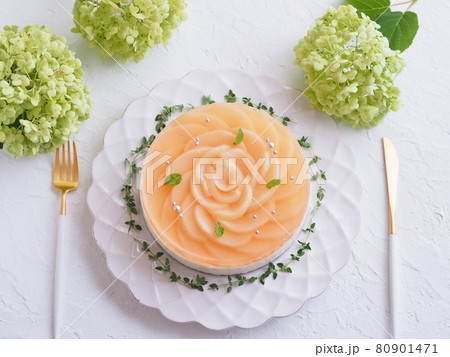 薔薇をモチーフ 桃のレアチーズケーキ 薔薇をモチーフ 桃のレアチーズケーキ 80901471