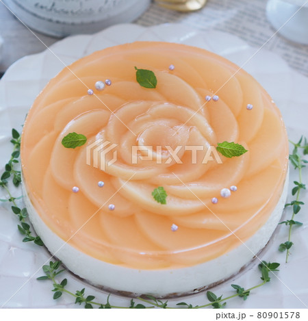 薔薇の花びら風 桃のレアチーズケーキの写真素材