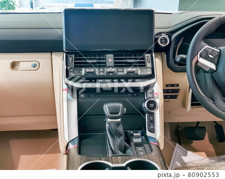 ランドクルーザー300　内装　センターコンソール　運転席 80902553
