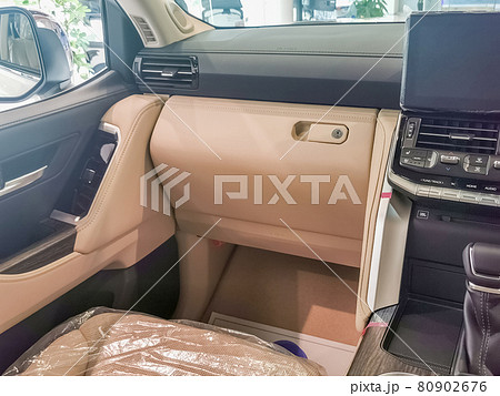 ランドクルーザー300　助手席　グローブボックス 80902676