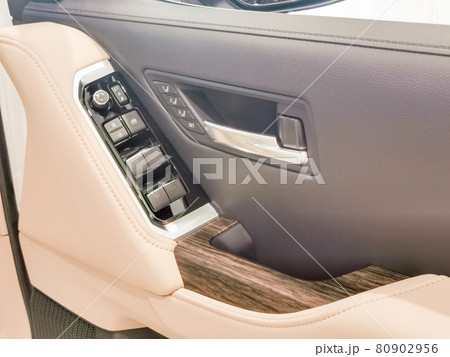 ランドクルーザー300　マイコンプリセットドライビングポジションシステム　ウォールナット杢目調 80902956