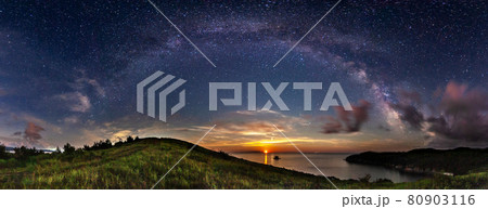 Milky way over sea landscape. 80903116