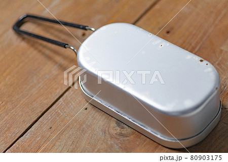 メスティンでご飯を蒸らしているところ 80903175