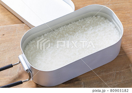 メスティンでご飯を炊くところ　写真素材 80903182