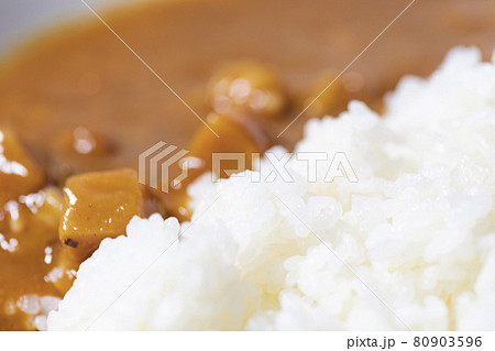 レトルトカレーライス　(メスティンで炊いたお米) 80903596