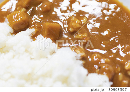 レトルトカレーライス (メスティンで炊いたお米) レトルトカレーライス (メスティンで炊いたお米) 80903597