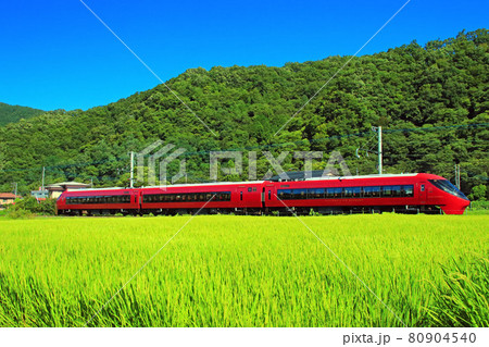 富士急行線の夏景色 80904540