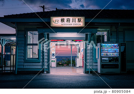 JR根府川駅舎からの朝焼け JR根府川駅舎からの朝焼け 80905084
