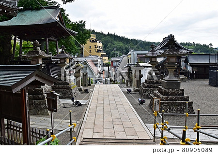 別所温泉 安楽時境内と温泉街の街並み 別所温泉 安楽時境内と温泉街の街並み 80905089