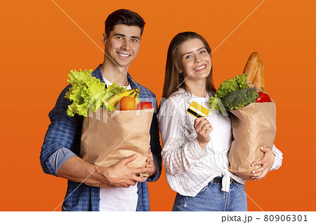 Modern shopping and contactless payment with modern technology Modern shopping and contactless payment with modern technology 80906301