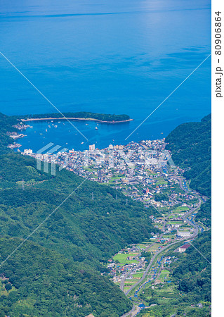 【静岡県】達磨山・山頂から眺める戸田の町、駿河湾、静岡方面 80906864