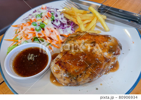 Pork bones on black pepper Pork bones on black pepper 80906934