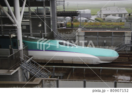 新函館北斗駅に到着する北海道新幹線H5系 新函館北斗駅に到着する北海道新幹線H5系 80907152
