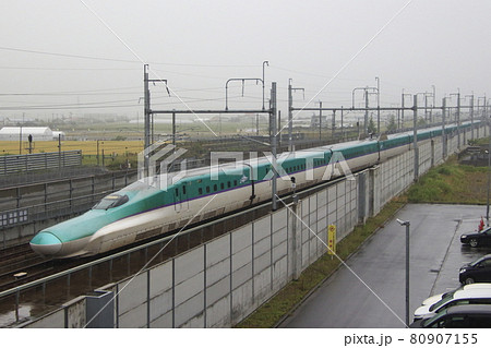 新函館北斗駅に到着する北海道新幹線H5系 80907155