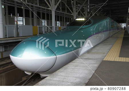 新函館北斗駅に停車中の北海道新幹線H5系 新函館北斗駅に停車中の北海道新幹線H5系 80907288