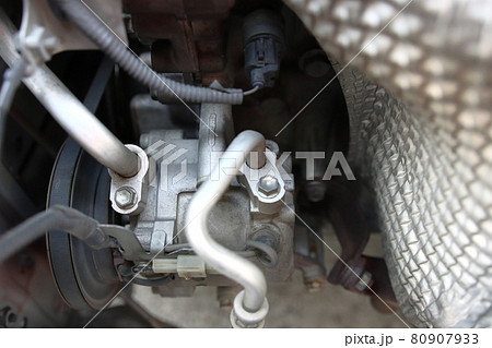 カーエアコンのコンプレッサー 80907933