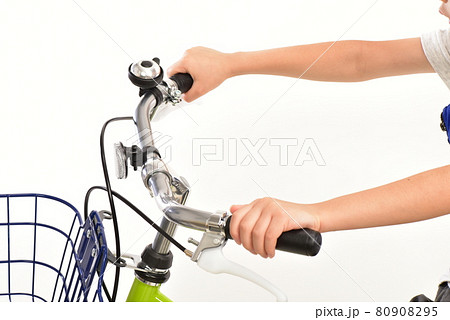 ブレーキを掛ける両手 80908295