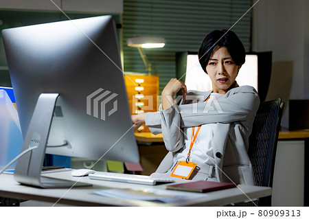 女性 残業 ビジネス 女性 残業 ビジネス 80909313