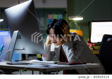 女性 残業 ビジネス 女性 残業 ビジネス 80909314