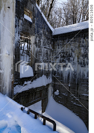 カナダ　酷寒の廃墟 80911606