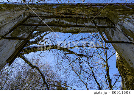 カナダ　酷寒の廃墟 80911608