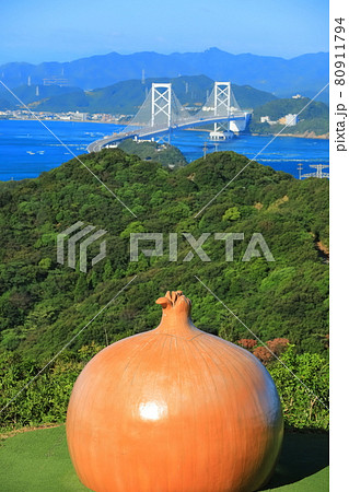 淡路島から見た鳴門海峡と大鳴門橋 80911794