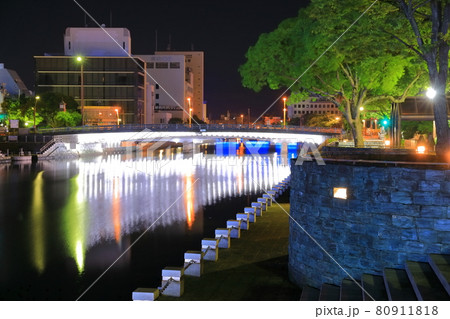 【徳島県】新町川・製紙水際公園の夜景(ふれあい橋) 【徳島県】新町川・製紙水際公園の夜景(ふれあい橋) 80911818