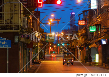 The Giant Swing or Sao Ching Cha monument with skyscraper buildings at night in old town, Bangkok City, Thailand. Landmark tourist attraction. Thai architecture with travel trip concept. 80912174