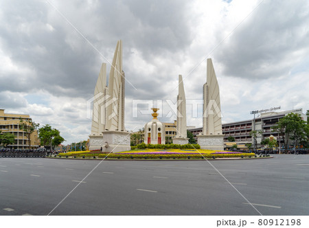 Democracy monument, a roundabout, with empty street road in Bangkok Downtown skyline, urban city, Thailand. Landmark architecture landscape. 80912198