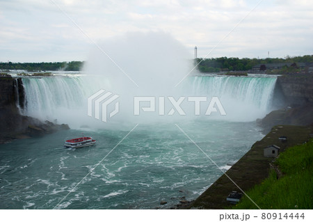 NIAGARA FALLS, ONTARIO, CANADA - MAY 20th 2018: Touristic boat on Horseshoe Falls, also known as Canadian Falls NIAGARA FALLS, ONTARIO, CANADA - MAY 20th 2018: Touristic boat on Horseshoe Falls, also known as Canadian Falls 80914444
