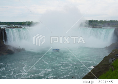 NIAGARA FALLS, ONTARIO, CANADA - MAY 20th 2018: Touristic boat on Horseshoe Falls, also known as Canadian Falls NIAGARA FALLS, ONTARIO, CANADA - MAY 20th 2018: Touristic boat on Horseshoe Falls, also known as Canadian Falls 80914451
