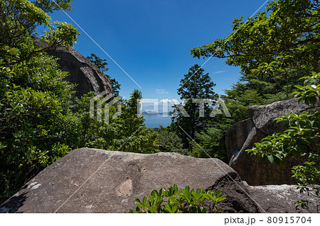 宮島の弥山から瀬戸内海を望む<広島県宮島/8月> 宮島の弥山から瀬戸内海を望む<広島県宮島/8月> 80915704