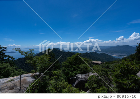宮島の弥山から瀬戸内海を望む<広島県宮島/8月> 宮島の弥山から瀬戸内海を望む<広島県宮島/8月> 80915710