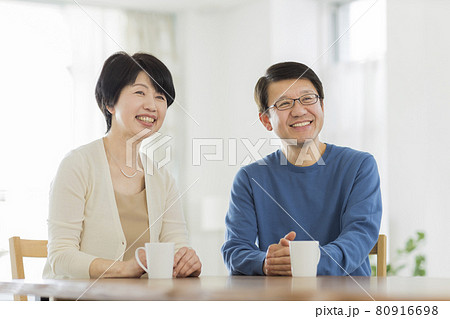 シニア夫婦 80916698