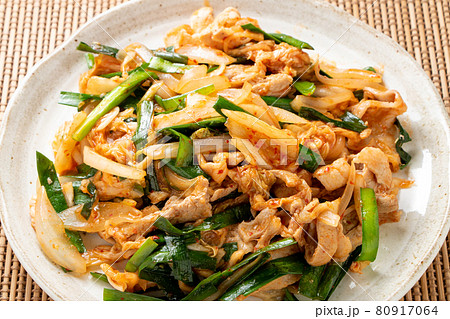 豚キムチ(豚肉キムチ炒め)。 80917064