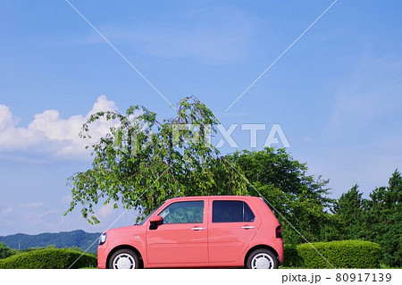 青空と軽自動車 80917139